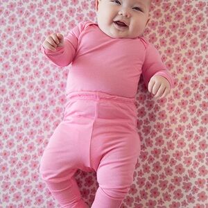 Solly Baby iconic pink sleeper 0-3mo